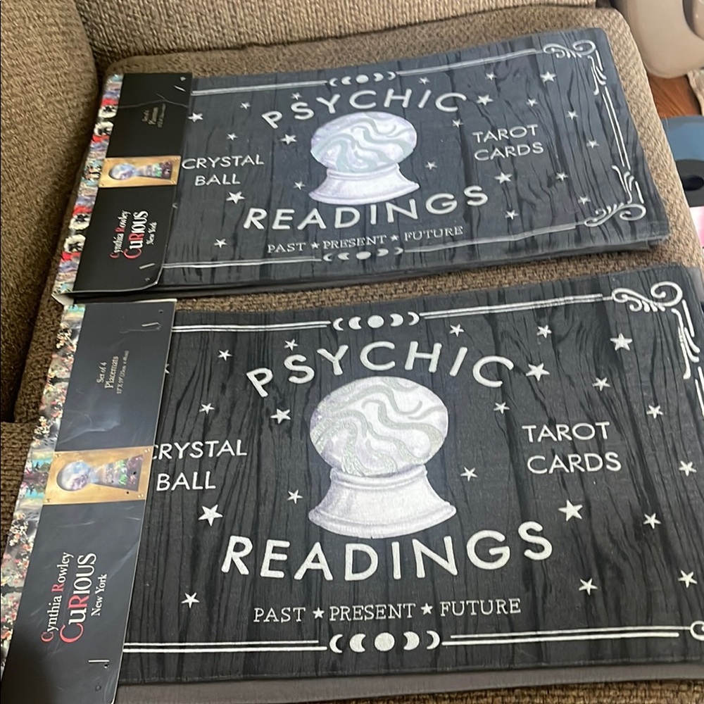 8 Cynthia Rowley Black and White Psychic Readings Mat
